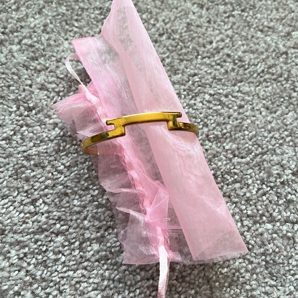Vintage Gold Avon Cuff bracelet